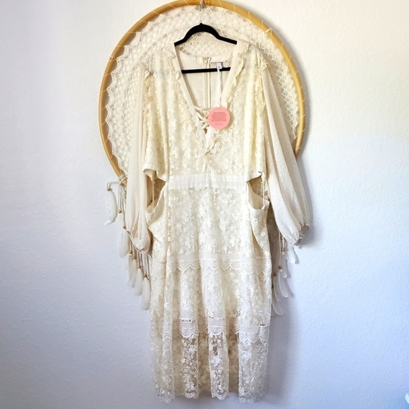 Alexis Cream Lace Cutout Long Sleeve Wedding Dress NWT - Picture 4 of 12